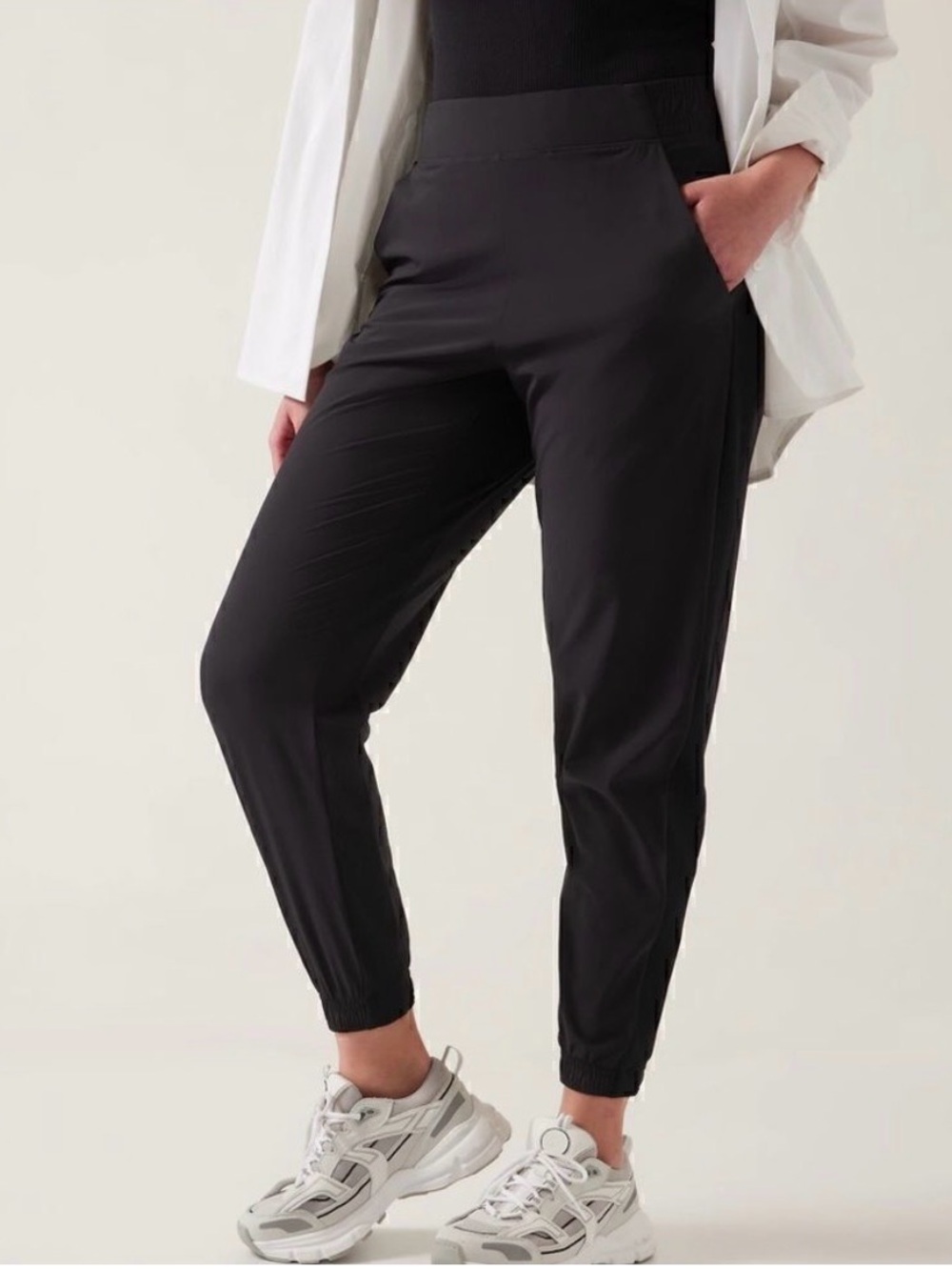 Athleta Brooklyn Mid Rise Jogger Black womens size 6 petite Travel Athletic